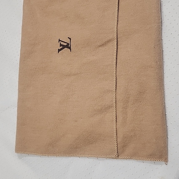 Authentic Louis Vuitton Medium Fold Over Dust Bag - Picture 2 of 9